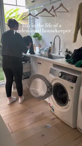 Day in the life of a professional housekeeper!  #cleaning #CleanTok #housekeeping #brisbanehousekeeper #professionalhousekeeper #womeninbusiness #calmholmes #brisbane #calmholmes 
