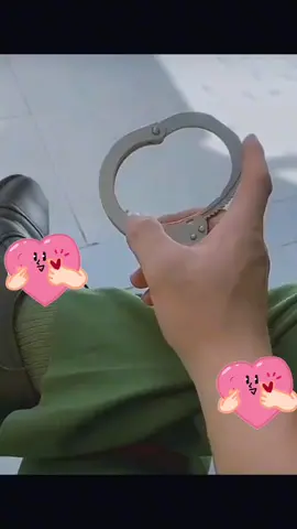 Đưa tay đây nào bạn hiền 😘