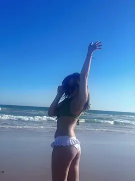 #fypシ゚viraltiktok #TikTokBeauty #swimsuits #cutetiktok #beachvibes #OOTD #london #sunset #beachgirlstyle 