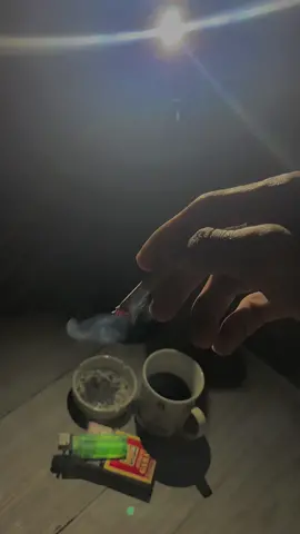 Hanya sebatang rokok dan malam 