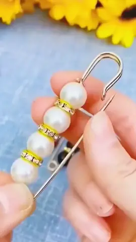 Multi functional pins~ waist tightening pins, anti glare brooches, fixed clothes, adjustable elastic waist circumference. # Waist tightening artifact # Waist tightening button # Waist tightening pin # Breast pin accessory # Breast pin # Good item sharing