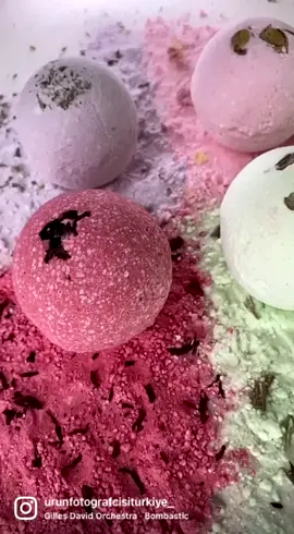 Bath Bombs !✨🍡 Améliorez votre bain relaxant avec une bombe de bain amusante! Déposez la bombe dans la baignoire et regardez-la pétiller et libérer des arômes relaxants... #trend #color #fruit #casablanca #marocaine🇲🇦 #maroc #cosmetique #maroc #fresh #cosmetique #cosmetique #skincare #triending #tiktok #beauty #cologne #cosmolive #parfum #bathbomb #bathbombs #explore 