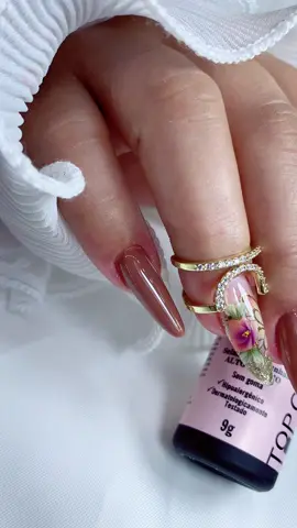 O Básico🤍Bem Feito 🫰🏻  Eu Estou Amando Isso 📏😍 @voliacosmeticos  #voliacosmeticos #esmaltesvolia #lilasametista #copadobrasil  #unhasencapsuladas #unhasbemfeitassempre  #recife#unhasdegel #apaixonadaporunhas #unhasdscopa #unhasdobrasil💅🏽💚💛#melhoresdoano@Vòlia Cosméticos #voliacosmeticos 