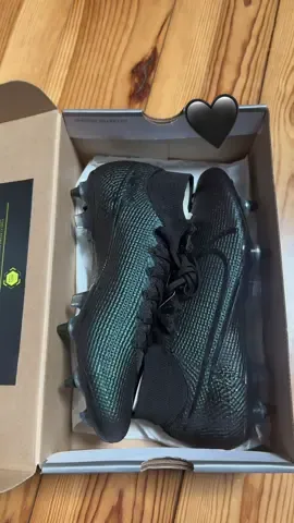 Nike Mercurial Superfly 7 🤩🖤#unboxing #chaussurefootball #cramponsfoot #cleats #chaussurefoot #footballboots #chuiteras #nikemercurial #chaussurehomme #footballcleats #foot #nikefootball #pourtoi #crampons #viral 