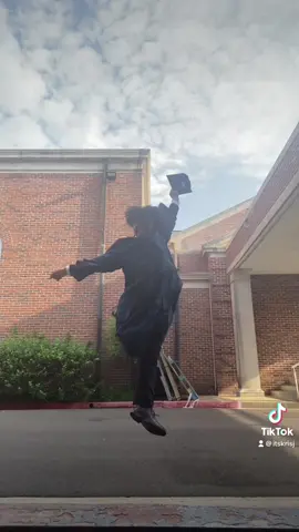 High School Musical 3:Senior  #fy#foryou#fypシ#fyppppppppppppppppppppppp#xyzbca#jump#freezeframe#freezejump#jumpintheair#hsm3#graduate#highschoolmusical#classof2023#curls#gowildcats#capandgown#curtains#trending#viral#iconic 