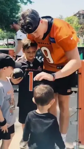 Joe with some kids after practice 🥹 #joeburrow #joeyb #joeshiesty #joeburrowedit #joeburrowedits #cincinnatibengals #bengals #nfltiktok #nfltok #nfl 