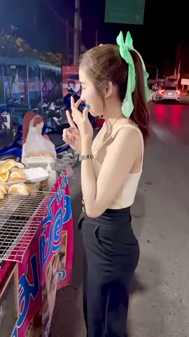 Em có thể lôi thôi cả tháng để cùng chàng lang thang cả tối . Nhưng mà chàng nào thì hông có biết 😌 #gaixinh  #langthangđườngphố  