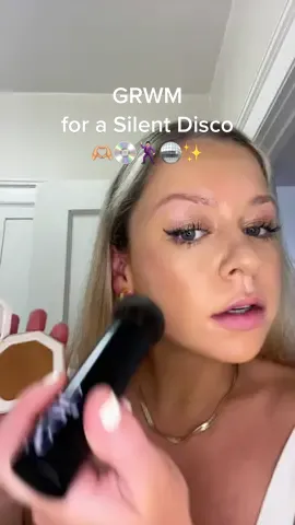 come groove with me in golden gate park at the next silent disco! 🫶🏼 #thingstodoinsanfrancisco #sftiktok #sfgirlie #silentdiscoparty #goldengateparksf #grwmmakeuproutine #grwmchitchat #lightglammakeuplook 