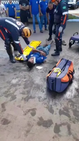 (Posting for journalistic purposes) this paramedic had an unfortunate slip