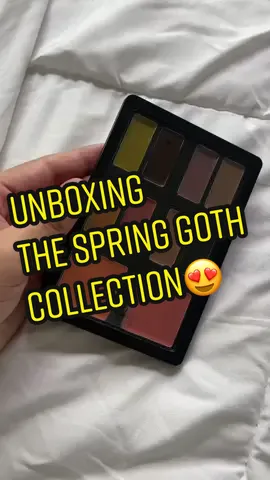 The blush shades 😍 THE CREAM SHADOWS OMG I’m so excited! #makeup #beauty #newmakeup #mobbeautyxjessicahaze #mobbeauty #crueltyfreemakeup #cleanmakeup @themobbeauty 