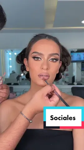 Hola chicos, les tengo esta propuesta de maquillaje social esperen hasta el final. Saludos! ♥️ #makeup #makeuptutorial #maquillajepasoapaso #socialmakeup #gerardorodrigue #foryou #maquillador #morelia #tutorials #makeupartist #parati 