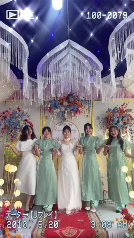 chúc cô dâu của chúng tớ luôn hạnh phúc nhé 👰🏻‍♀️🍓 #fyp #xuhuong #wedding #friends #thuongxingg 