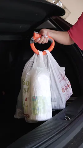 Descubra o Lev Fácil da linha Utti! ✨ É ele que te ajudará a tornar a rotina de mercado mais tranquila, pois suporta até 20kg e com pega suave para você carregar sacolas sem se machucar. Tornar a sua rotina mais otimizada é também cuidar de você! Assista o vídeo até o final e descubra como utilizá-lo!