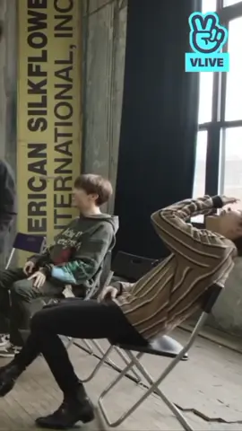 ketawanya sampe terjungkal, ngak pernah bersahabat sama kursi, endingnya kursi rusak 😂 #parkjimin #jiminshi🐣 #fyp 