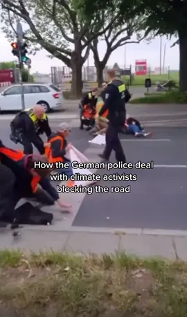 Think the uk need to take notes from the German police…🫠  #acitvists #oilprotesters #germanyvuk #uktakenotes #fyp #embarassing #cleverthinking #foryou #police 