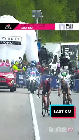 The last km of Monte Bondone is a showdown between two champions 🔻 #giro #giroditalia2023 #giroditalia #cycling #lastkm #cyclingpassion #bike 
