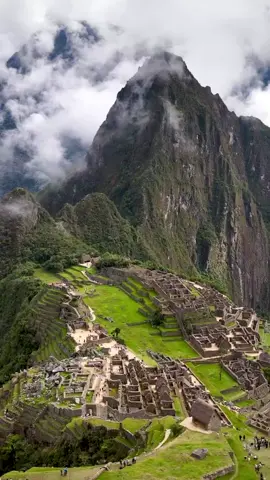 Machu Picchu the legendary Inca City in the clouds in Peru 🗿⛰️⛅️🇵🇪 #machupicchu#machupicchuperu#machupichu#peru#perú#cusco#cuzco#cuscoperu#fyp#viral#travel#worldwalkerz