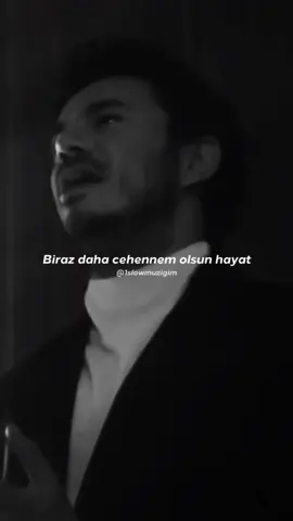 Denizlere akarım belki… #buray #sahiden #sahidensevmemişmegersem #bugecetutmayınbeni #buraysahiden #m#muzikmedyah#hitmüziks#slowmuziklerine#eskimüzikler#y#yenihitşarkilarm#müziğimş#şarkımızı f#foryoul#lyrcsl#lyrcseditk#keşfetk#keşfetteyim #fypシ 