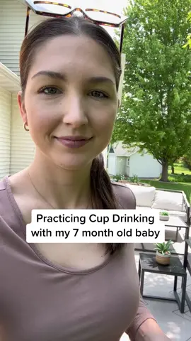 When did your baby learn to drink from a cup!? Follow along for more baby feeding & play tips! 👶🏼 #babycup #6montholdbaby #startingsolidstips #teachingbabytodrinkfromacup 
