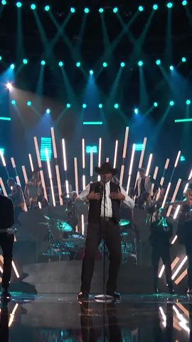 completely original! 🦋 #thevoice #flyaway #lennykravitz