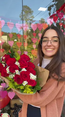 Trend Euphoria do nosso jeitinho 😅 #floricultura #ArranjosFlorais #flowers #buquê #explorepage #buquederosas #fy #fyp #trendeuphoria #euphoriatransition 