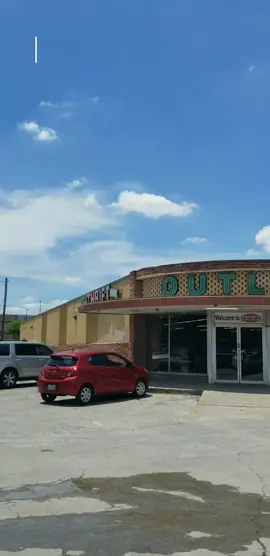 $2 thrifting in San Antonio, Texas #trifting #hijab #fashion #fyp #thrifthaul #thrifted #thrift 