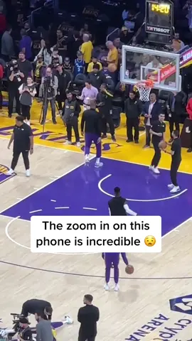 That’s impressive 😳 (via @hammysmokes) #basketball #hoops #NBA #lakers #phone #zoom 