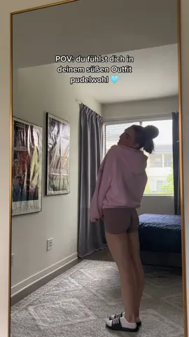 Die adiletten sind auch toll🫶🏻  Hab gehört, dass ein gym vlog kommt 🫣  #gymgirl #gymoutfit #wearoace #viral #GymTok #foryou #fy #trending 