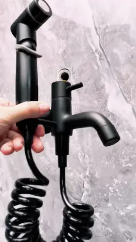 Don’t miss the balcony spray gun if you have a balcony at home,but you can rinse it while receiving water.It looks good and is easy to use #faucet #FreeYondOpen #toilet 