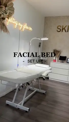Set up my facial bed with me #facialbed #estheticiantiktok #fyp #skiniva #laesthetician 