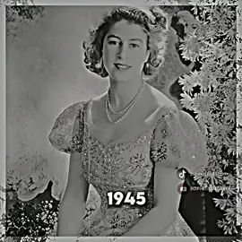 #brf - some outfits worn by the queen<3. slightly ib: @Aaron  #fyp #queenelizabethii #eiir #viral #putthisinfyp #trend #krizere  