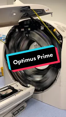 Hier mal etwas, was man nicht so häufig sieht. Ein „offenes“ CT (Computertomograph).🫨 Heute war Wartung und da habe ich gleich die Gelegenheit genutzt, um Euch das mal zu zeigen. 🤓 Ich find‘s schon ziemlich cool. 😎 #krankenhaustiktok #krankenhaus #röntgen #radiologie #xray #mtr #mfa #computertomograph #computertomographie #CT #canon #toshiba #320zeiler 