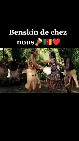 Au rythme du benskin 🪘 de chez nous ❤️🇨🇲 avec Marole Tchamba la reine mère du benskin 💃 valorisons nos cultures.#pourtoi #foryou #benskindanse #benskincameroon #benskin237 #dansetraditionnelleafricaine #culture #ouestcameroun🇨🇲🇨🇲 #bangangte #camerountiktok #cameroun🇨🇲 