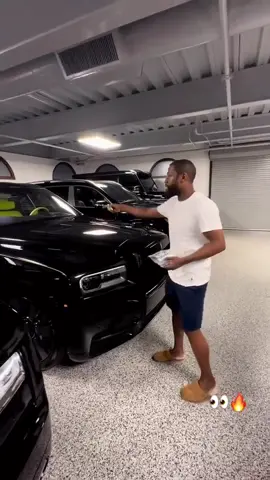 #FloydMayweather shows off his black car collection! 👀 @floydmayweather #Worldstar #Viral