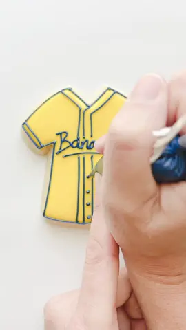 Is the jersey centered? No. No it’s not 😂🍌 @thesavbananas #cookievideo #cookiedecorating #cookies #cookiesoftiktok #savannahbananas 