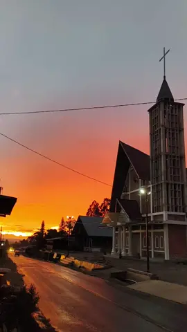 Sunset depan rumah,bagus ga ??#sunset #sorehari #lagurohanikristen#gereja#parbuluan 