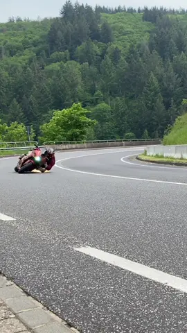 🪽🛸 𝕃𝕠𝕨 𝔽𝕝𝕪𝕚𝕟𝕘 🛸🪽 #motorcycle #motorcycles #kneedown #elbowdown #supersportler #superbike #bikeride #bikercrew #aprilia #rsv4 #suzuki #gsxr #gixxer #bikesquad #spark #markspark 