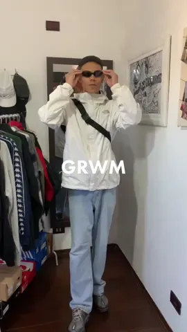 Ideia de fit pro frio com essa tnf branquinha 😁 #streetwear #fashion #grwm #outfit 