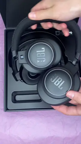 Unboxing : JBL Live660Nc  #jbl #fyp #fypシ #jblalbania #fypage #viralvideo #viraltiktok #jbllive660nc #jblworld #jblexperience #muzikshqip #albaniantiktok #albaniantiktok 