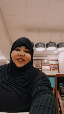 الهندي الكديانه بتاع كريمات الديانا🤪 كلجه ودميكي ، ساقط شهادة سودانية ومزور شهادة سودانية ، عامل نفايات (مع احترامي للمهنة ولكل مهنة شريفة🫡 ) دخل للصحافة عن طريق مؤخرته كلجه للكيزان، اسألوه صلاح قوش عمل فيه شنو في صالونه🙈 علي قناتي باليوتيوب اصل الحكاية 👈👈👈 #السودان🇸🇩 #سودانيز_تيك_توك_مشاهير_السودان🇸🇩 #sudanese_tiktok #foryoupage #foryou #fyp 