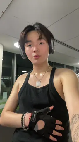 IM PRACTICING THE HIP ISOS also v sweaty from workout