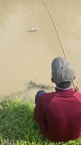 Fishing 🎣 with gecko 😯 big monster fish  attack on me  #fishing #fishingchina #viralthisvideo🙏 #superfish 