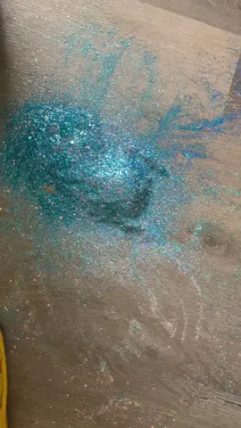 Ughhhhh whyyyy 😭😭 #thirdchildproblems #glittermess #messmaker #glittereverywhere #glitterproblems #momlife #MomsofTikTok #sendhelp #glitterissues #lifeofamom 