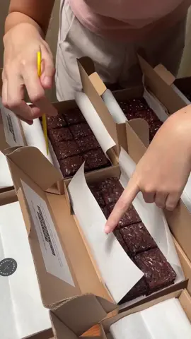 bronia 100k dapat 3 box #brownies #reviewcoklat #kulinerbandung #Sukacoklat #IdeJualanJajanan #RekomendasiKue 