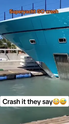 Yacht GO crashing the dock! #fail #engine #dock #miami #captian #skipper 