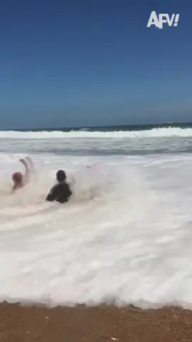 Me and who this summer? 😎🌊  #afv #Summer #summervibes #beach #vacation #fail #funnyvideos 