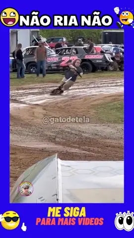 NÃO RIA NÃO #gatodetela #anao #caindo #videocassetadas #viral #tentenaorir #humor #memes #videosengracados #comedia 