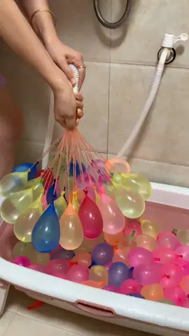 water balloons.#kidsproducts #waterballoons #waterballoonchallenge #kidstoys #wow #fyp 