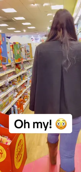 Just blowing up the internet because i’m not of this world! #tall #tallgirl #tallwomen #tallwomanshortman #longlegs #longlegsgirl #tallpeople #amazoniancharlie #americantiktok 