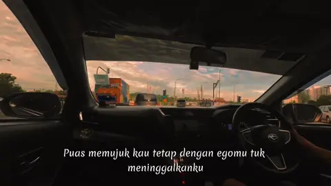 Ternyata aku hanya peneman dan bukannya pemilik.🥀 Kredit video @Mstqimm’s  #asusrogphone5 #fyp #fypシ゚viral #solofighter⚔️ #lyricsvideo #pertamakali #galau #senja 